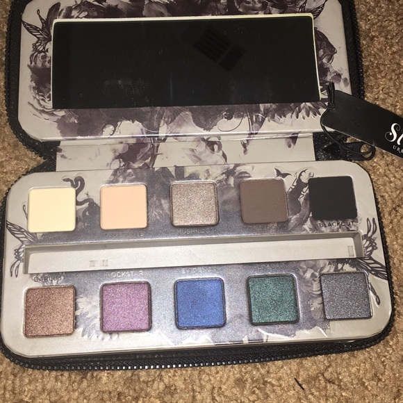 Urban decay smoked eyeshadow palette - Picture 1 of 4